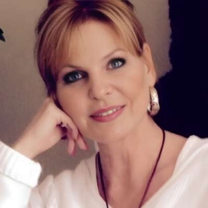 Barbara the Medium Schedule a Mediumship Reading 300x300