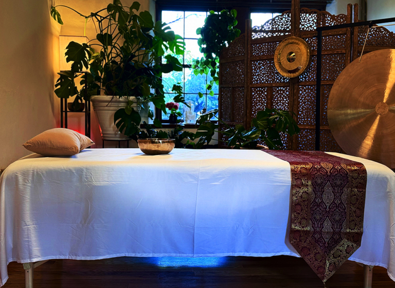 massage table 3 dark small 768x561