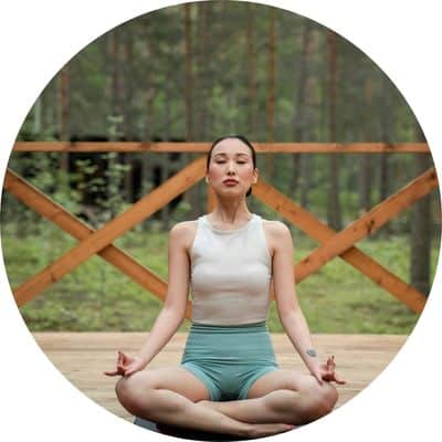 Mindfulness coaches teach meditation and present moment awareness-fine a meditation retreat from around the world here