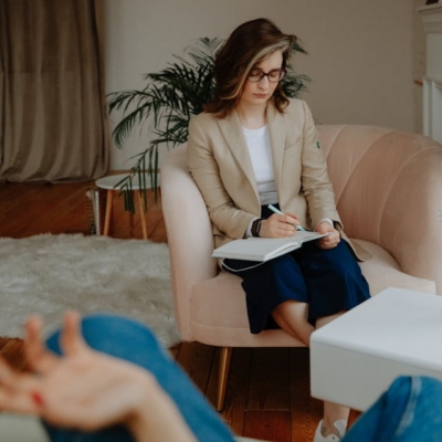 Life Coach vs Therapist: Key Differences and When to Choose Each