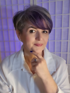 Tatjana Radovanovic purple background @128 225x300