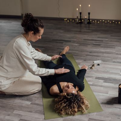Energy Healer training practitioner session